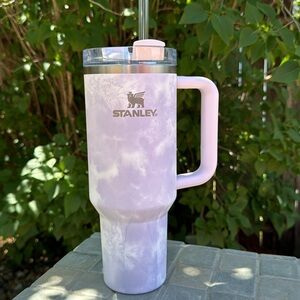 Stanley Quencher H2.0 FlowState 40oz Tumbler 
Purple Tie dye Limited Edition